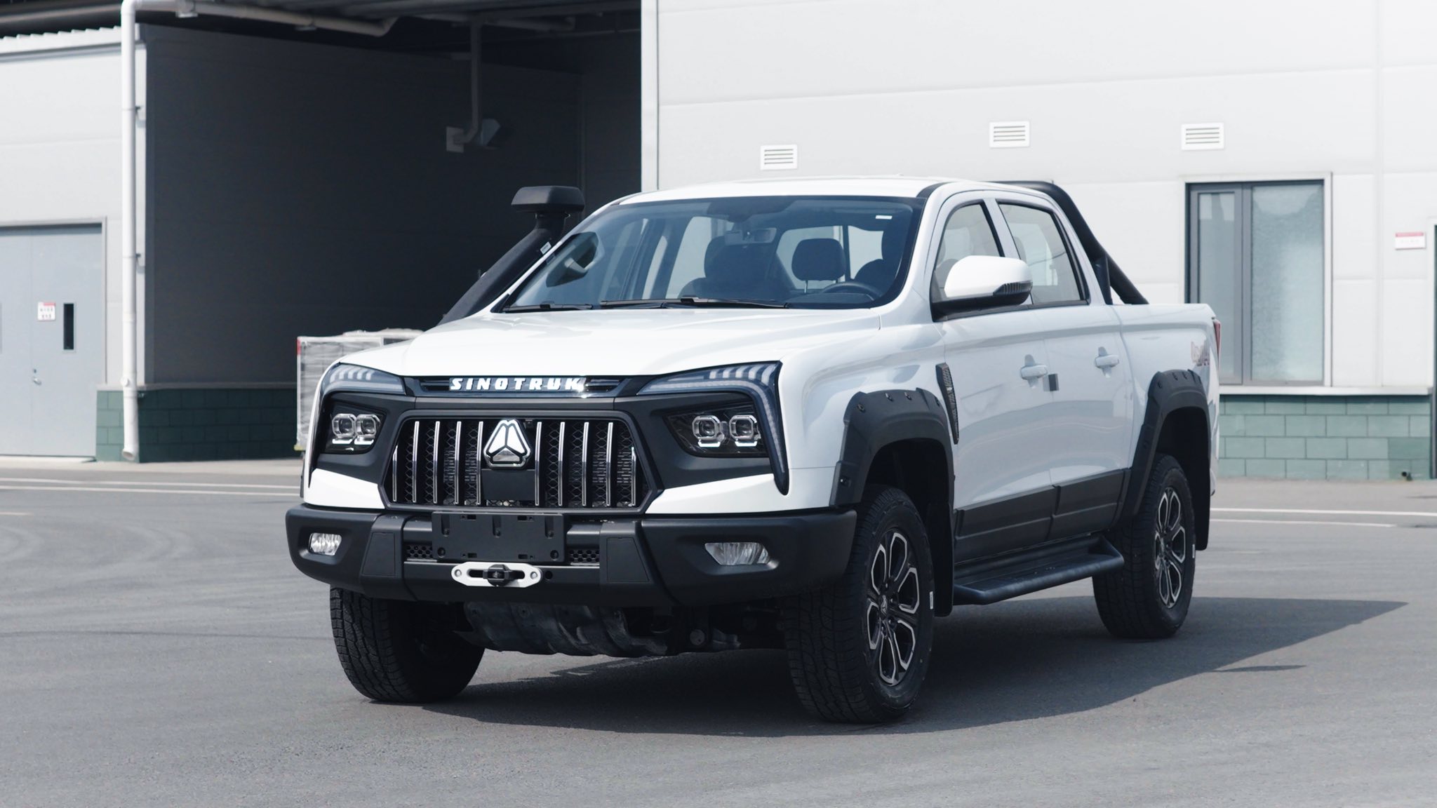 SINOTRUK pickup with automatic and manual transmission